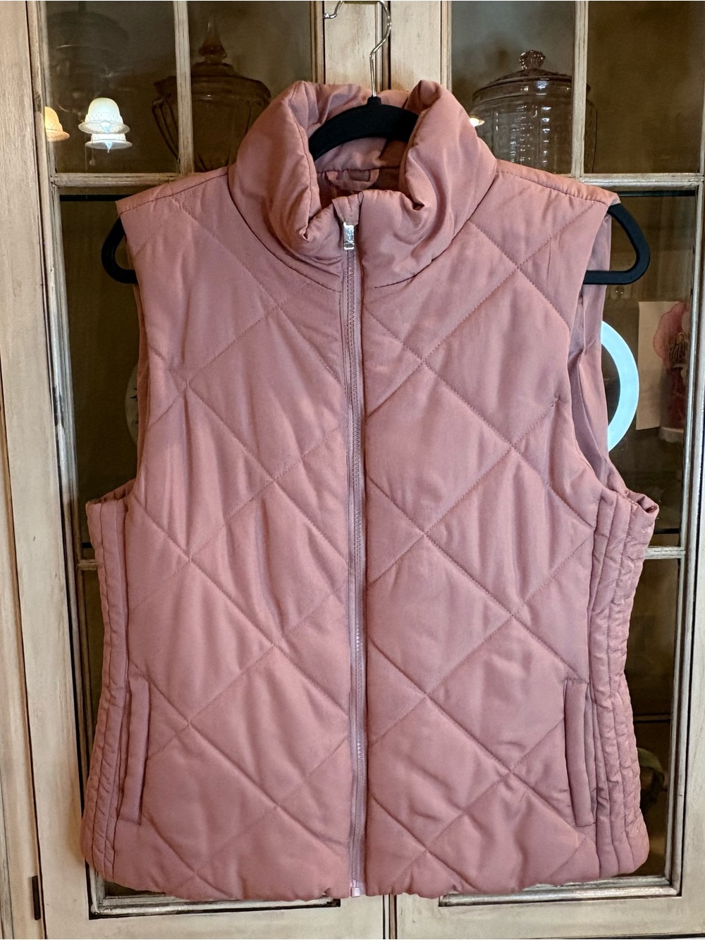 New York & Company Quilted Sleeveless Vest in Dusty Rose